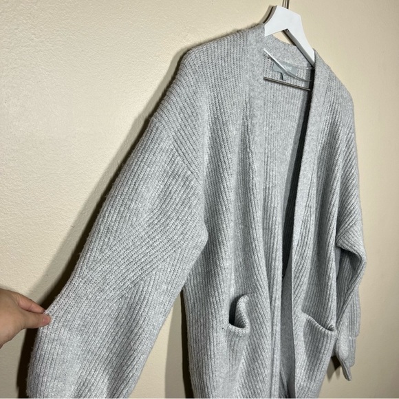 Weekend Los Angeles Women’s Heather Grey Ribbed Knit Cardigan Size Small Slouchy - Picture 6 of 12